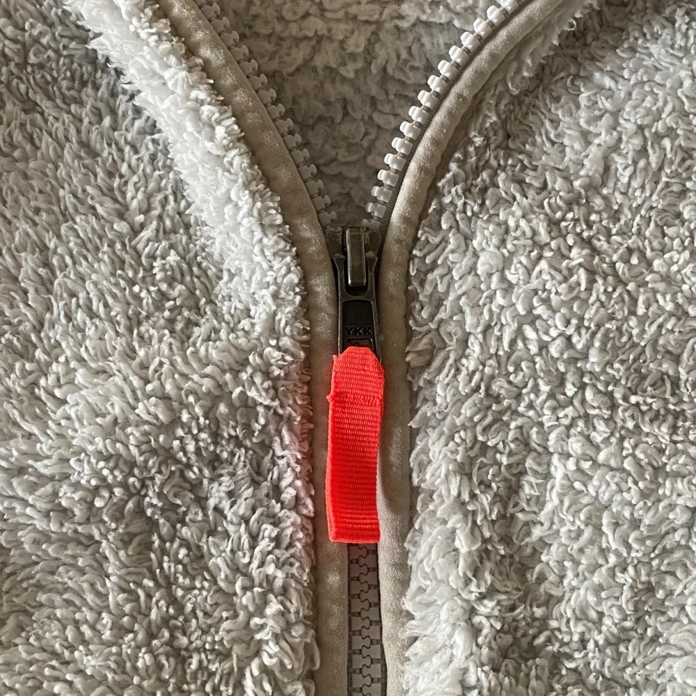 Patagonia girls size M 10 fleece jacket with hood   Soft gray color - Picture 4 of 6